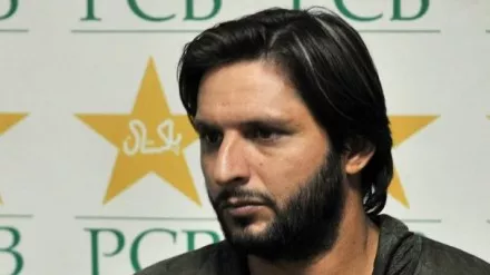 imran khan supports afridi s captaincy imran khan supports afridi s captaincy