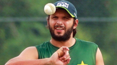 afridi dismisses reports of rift in the squad