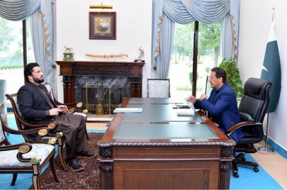 afridi briefs premier on kashmir committee s efforts afridi briefs premier on kashmir committee s efforts