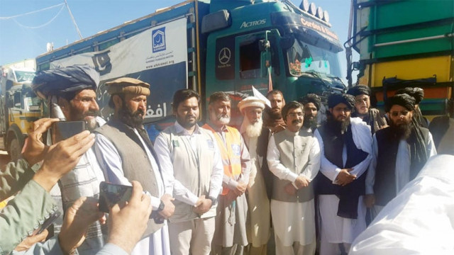 pakistan sends seven more trucks of humanitarian aid to afghanistan pakistan sends seven more trucks of humanitarian aid to afghanistan
