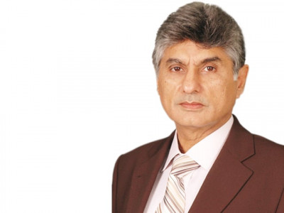 strike ends as pia chief quits