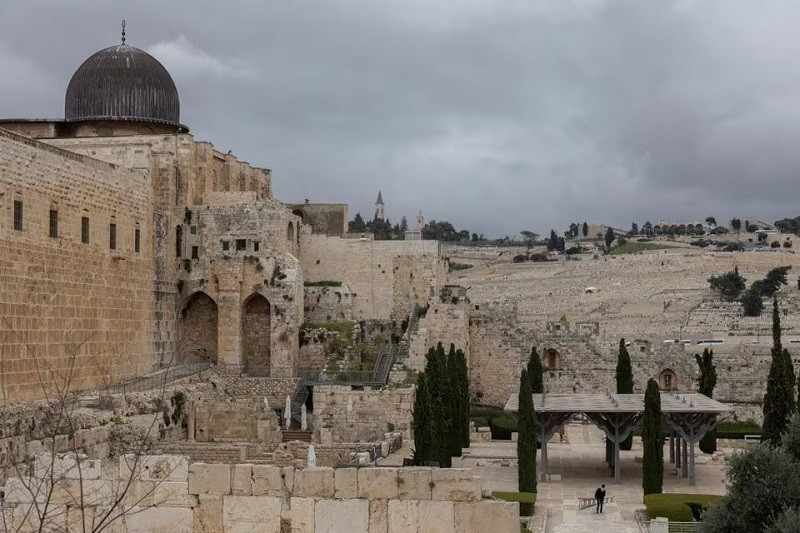 a man carries a ladder beside al aqsa mosque in jerusalem s old city january 3 2024 photo reuters