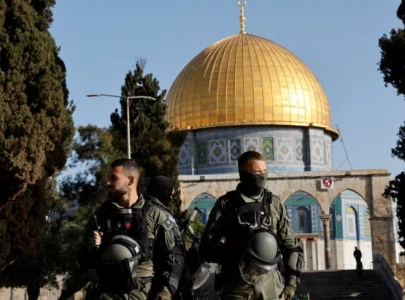 israeli police storm al aqsa mosque during holy month