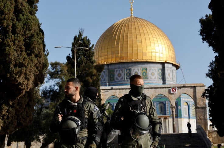 Photo of Israeli police storm Al-Aqsa mosque during holy month