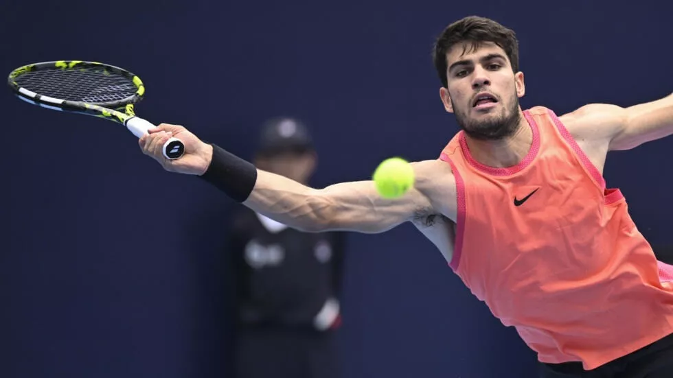 spain s carlos alcaraz hits a return to france s giovanni mpetshi perricard during their match at the china open on september 27 2024 photo afp spain s carlos alcaraz hits a return to france s giovanni mpetshi perricard during their match at the china open on september 27 2024 photo afp