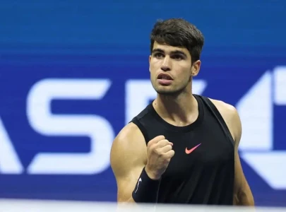 alcaraz sinner survive us open wobbles