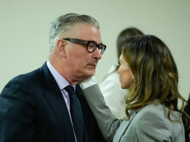 alec baldwin and hilaria baldwin ramsay de give pool afp alec baldwin and hilaria baldwin ramsay de give pool afp