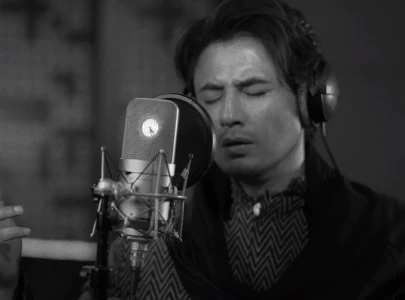 faslon ko takalluf speaks to the spiritual beauty of visiting mecca and madina ali zafar faslon ko takalluf speaks to the spiritual beauty of visiting mecca and madina ali zafar