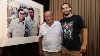 muhammad ali s grandson signs pro boxing deal muhammad ali s grandson signs pro boxing deal