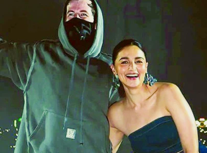 alia bhatt rubs shoulders with alan walker alia bhatt rubs shoulders with alan walker