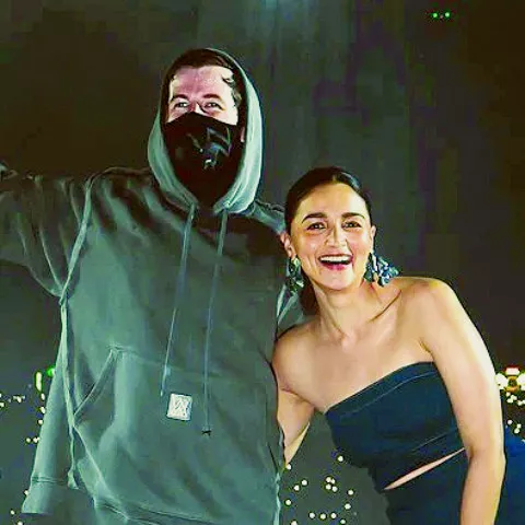 alia bhatt rubs shoulders with alan walker alia bhatt rubs shoulders with alan walker