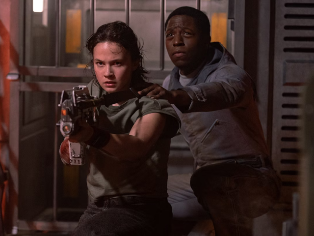 alien romulus director fede lvarez strives for modernization and terror with a young cast alien romulus director fede lvarez strives for modernization and terror with a young cast