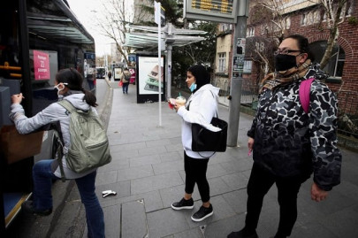 new zealand keeps curbs until next week to beat delta new zealand keeps curbs until next week to beat delta