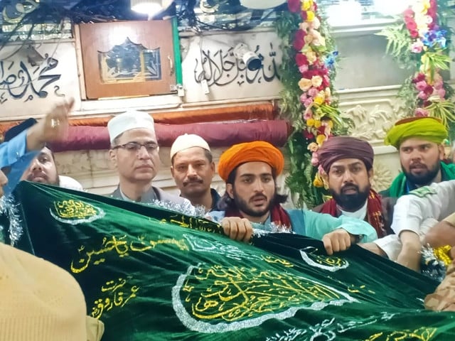 deputy head of mission pakistan high commission new delhi asif khan on monday placed the traditional chador at the shrine of hazrat khawaja allauddin ali ahmed sabir ra at kaliyar sharif photo app