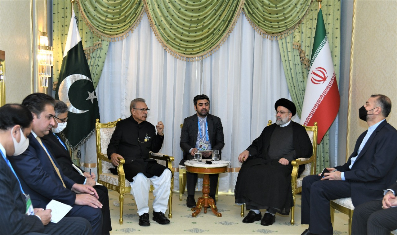 president dr arif alvi met with president of iran seyed ebrahim raisi in in ashgabat turkmenistan twitter presofpakistan