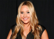 amanda bynes spotted with new look during rare public appearance in los angeles amanda bynes spotted with new look during rare public appearance in los angeles
