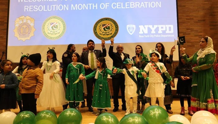 NYPD نے 'پاکستان ہیریٹیج اینڈ ریزولیوشن ماہ' منایا |  ایکسپریس ٹریبیون