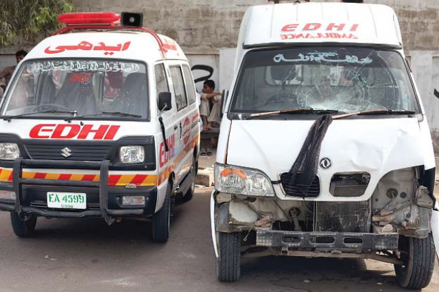 body beat 3 injured as edhi and chhipa ambulance staff come to blows outside jinnah hospital body beat 3 injured as edhi and chhipa ambulance staff come to blows outside jinnah hospital