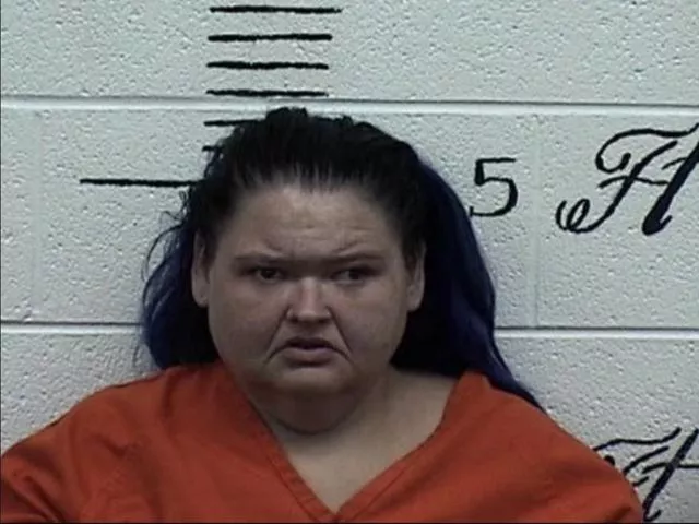 1000 lb sisters star amy slaton arrested for drug possession and child endangerment 1000 lb sisters star amy slaton arrested for drug possession and child endangerment