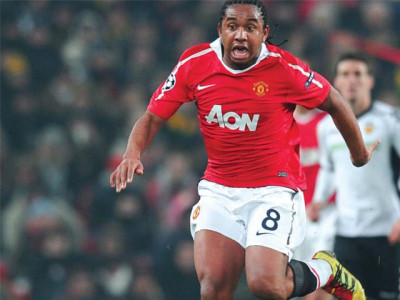 rare goal from anderson gives united top spot rare goal from anderson gives united top spot