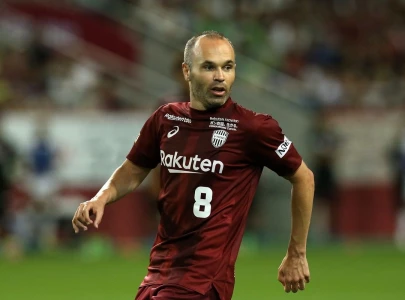 spain legend iniesta to stay with japan s kobe for two more years