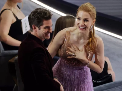 andrew garfield recalls how jessica chastain helped him spend final days with his mother