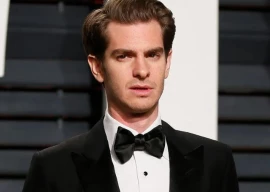 andrew garfield reportedly single after breakup with dr kate tomas spotted on raya