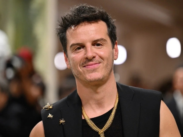 andrew scott rejects openly gay label straight people don t have to explain their sexuality andrew scott rejects openly gay label straight people don t have to explain their sexuality