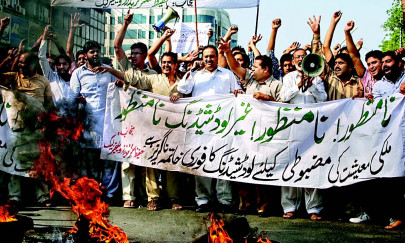 summer loadshedding traders protest on main boulevard