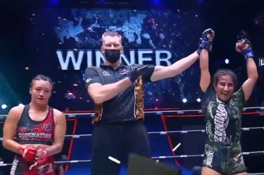 watch pakistan s first female mma fighter knocks out aussie opponent watch pakistan s first female mma fighter knocks out aussie opponent