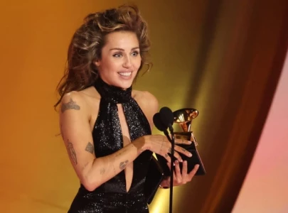 miley cyrus reveals about receiving sweet fax messages from godmother dolly parton miley cyrus reveals about receiving sweet fax messages from godmother dolly parton