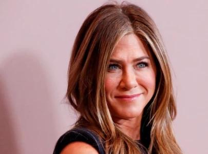 jennifer aniston 55 jokes she s turning 30 reflecting on friends 30th anniversary