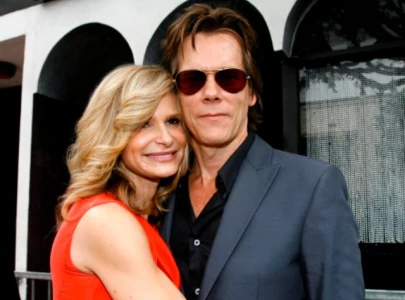 kevin bacon discovers he is cousins with wife kyra sedgwick on tv show