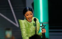 cardi b hosts wwe summerslam 2025 with new music and fan energy