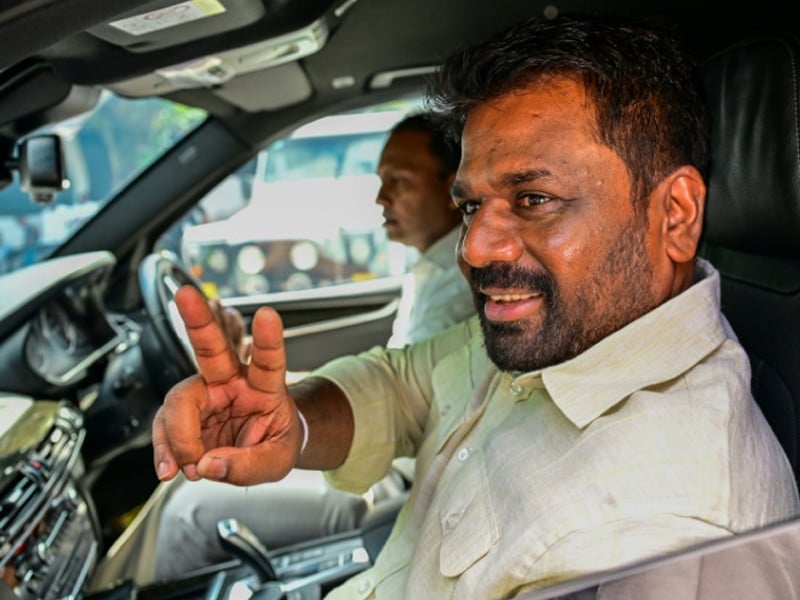 anura keeps defence finance in s lanka cabinet