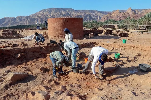 a french archaeologist and his co workers carefully clean the pottery to examine the findings known to be from dadan and lihyan civilisation dated back to the second half of the first millennium bc in al ula saudi arabia october 30 2021 photo reuters a french archaeologist and his co workers carefully clean the pottery to examine the findings known to be from dadan and lihyan civilisation dated back to the second half of the first millennium bc in al ula saudi arabia october 30 2021 photo reuters