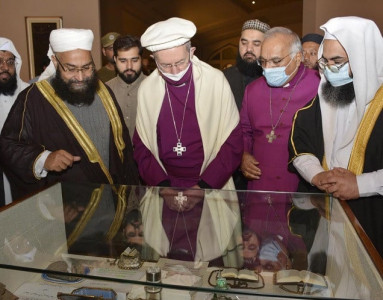 archbishop impressed by mosque s architecture