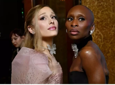 ariana grande bodyguarded by cynthia erivo at singapore wicked premiere ariana grande bodyguarded by cynthia erivo at singapore wicked premiere