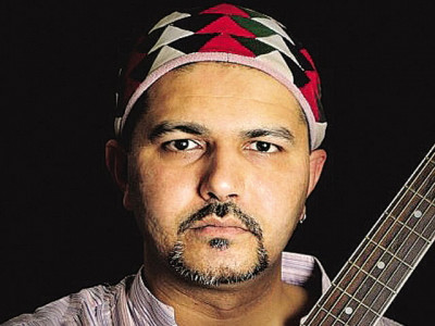 arieb azhar joins the azme alishan campaign