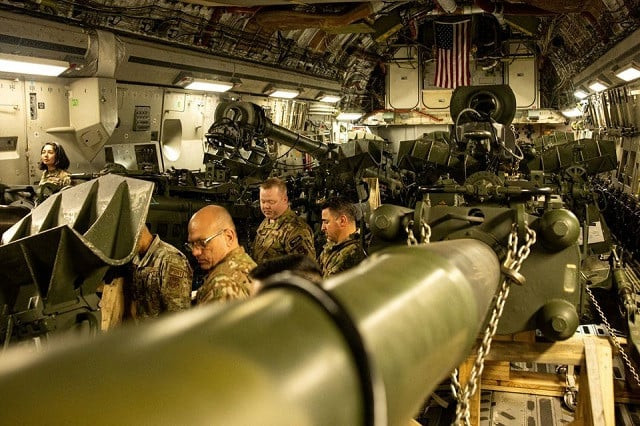 us marines load an m777 towed 155 mm howitzer into the cargo hold of a us air force c 17 globemaster iii transport plane to be delivered in europe for ukrainian forces at march air reserve base california us april 21 2022 photo reuters us marines load an m777 towed 155 mm howitzer into the cargo hold of a us air force c 17 globemaster iii transport plane to be delivered in europe for ukrainian forces at march air reserve base california us april 21 2022 photo reuters