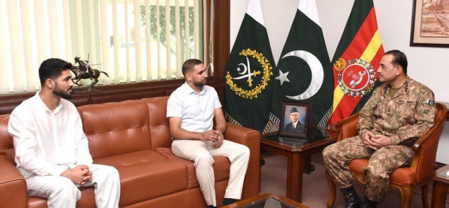 army chief meets mma champion shahzaib rind boxer amir khan army chief meets mma champion shahzaib rind boxer amir khan