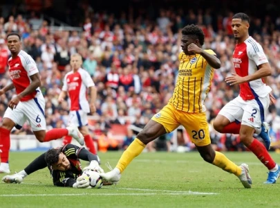 arsenal held to 1 1 draw by brighton as rice sees red