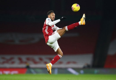 arsenal lack spark as palace stalemate slows revival