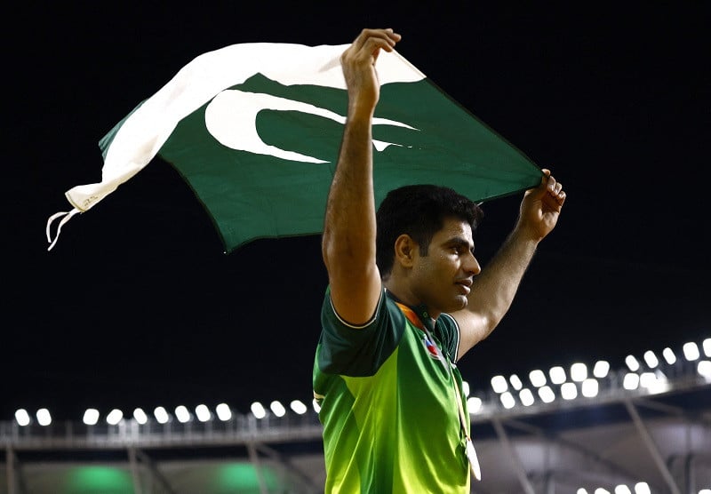 Arshad Nadeem raises the Pakistan flag. PHOTO: REUTERS