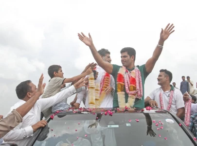 hometown rolls out red carpet for javelin star