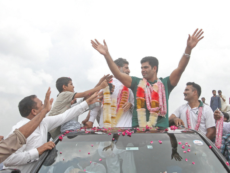 olympian arshad nadeem waves to people as they gather to welcome him at his hometown in mian channu photo reuters