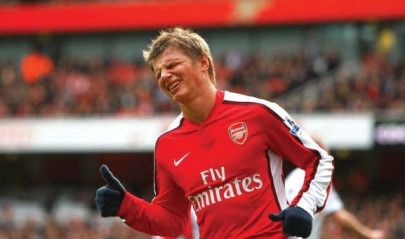 football arshavin to stay at arsenal