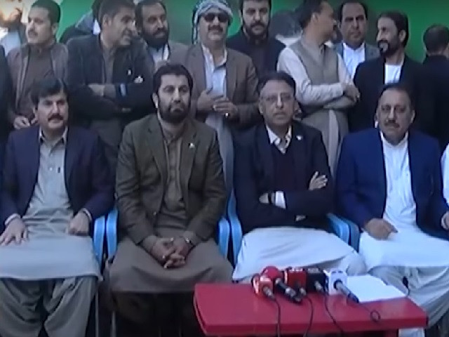 pti leader asad umar addressing press conference in quetta on december 18 photo screengrab