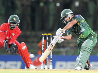 shafiq guides pakistan s chase
