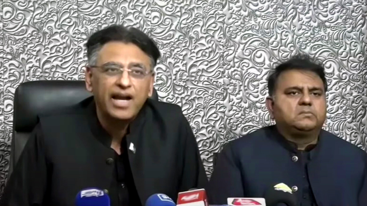 pakistan tehreek e insaf pti leaders asad umar and fawad chaudhary addressing a press conference on march 23 2023 screengrab